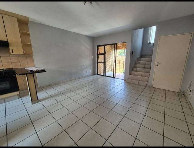 2 BEDROOM TOWNHOUSE FOR SALE IN FLORENTIA